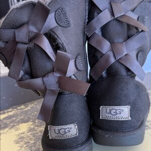 UGG Bailey Bow Ribbon Boots: Gray Color